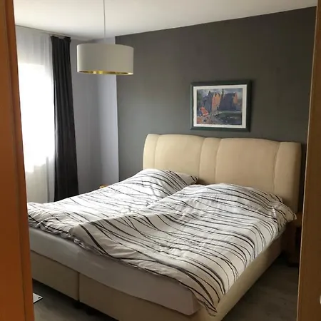 In Ruhiger Wohnlage Бад-Кройцнах