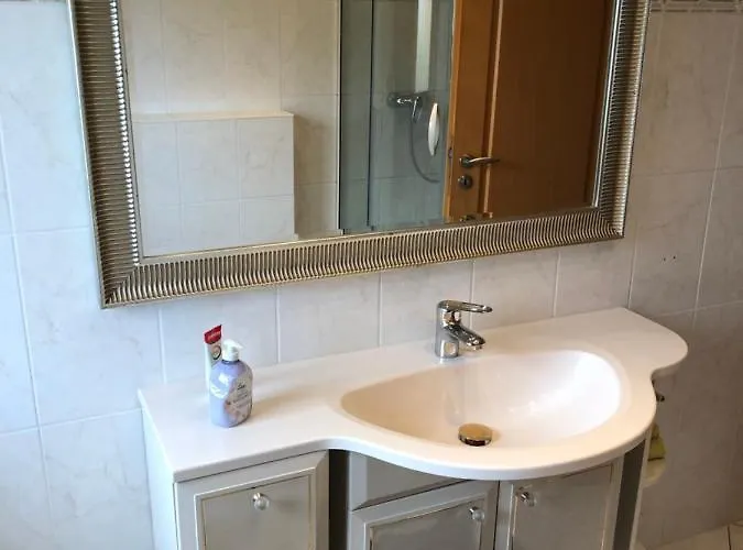 公寓 In Ruhiger Wohnlage 巴特克罗伊茨纳赫